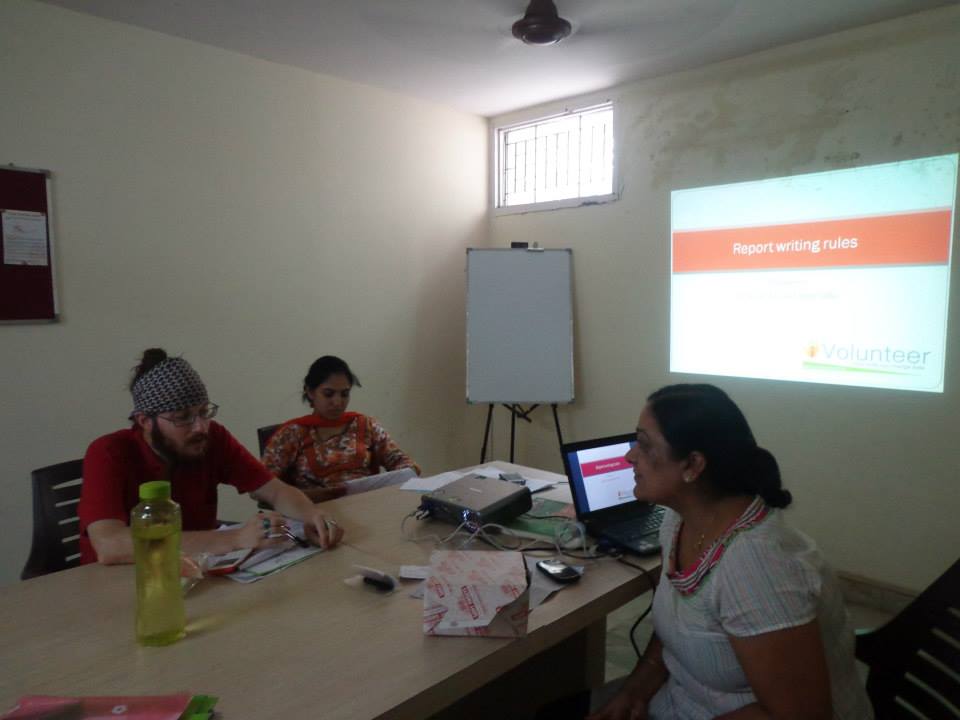 Austin from Kutumbh in discussion with Himani, GYAN trainer